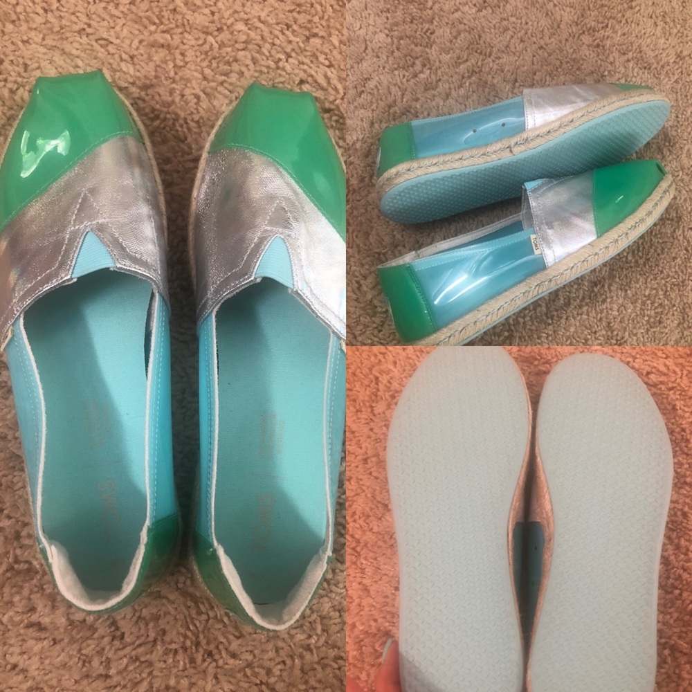 NEW- size 7W Tom’s